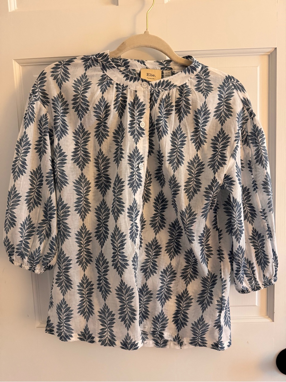 Elie Tahari XS White Blouse with Blue Leaf Print
